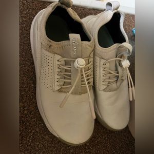 Cloves nursing shoes. Size 6.